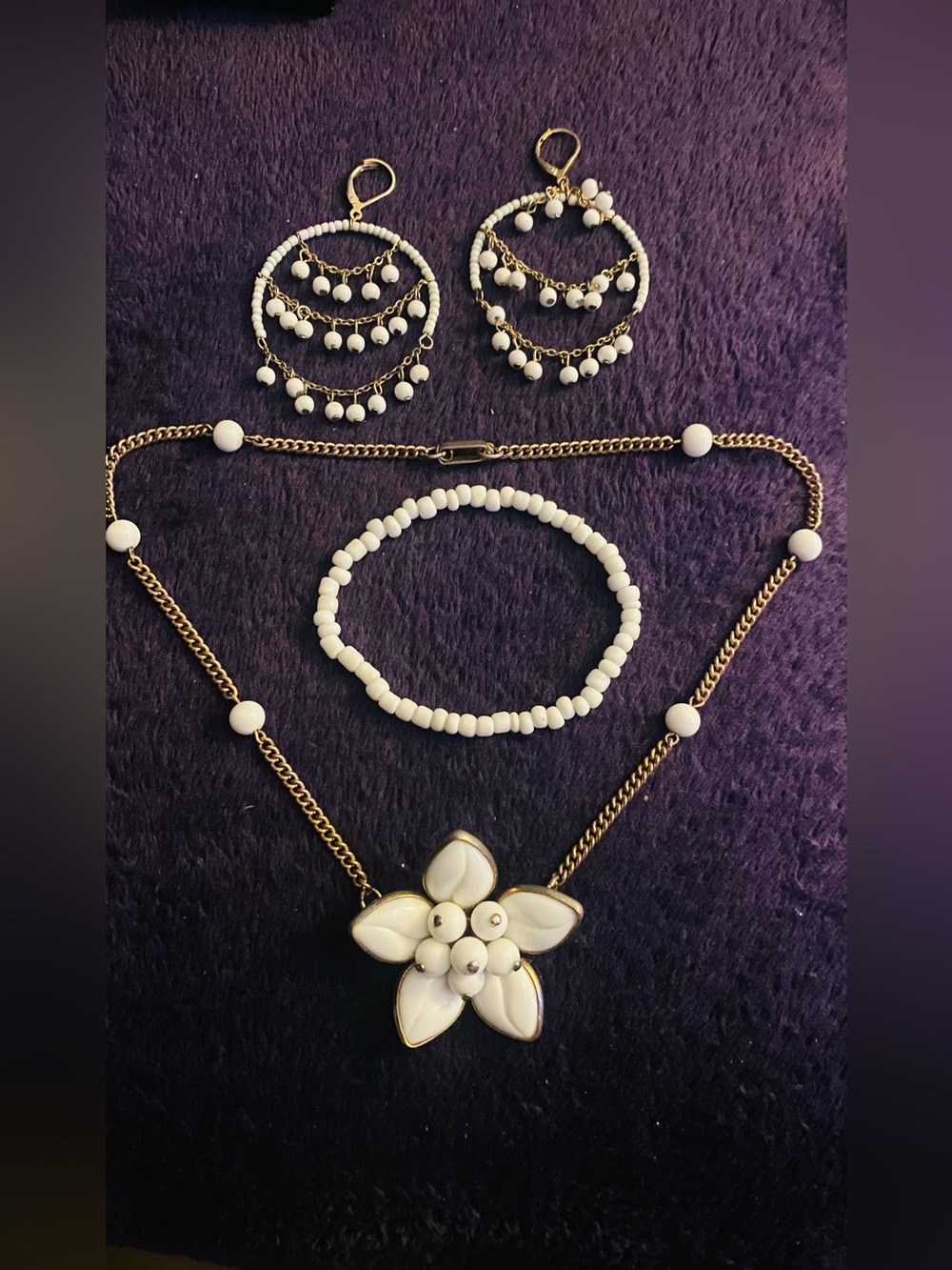 Vintage  White Floral Pendant Necklace Set - Women Jewelry
